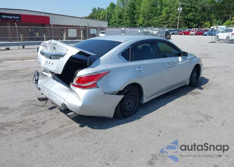 2015 Nissan Altima 2.5 S z USA, uszkodzony, nr VIN 1N4AL3AP9FN304289